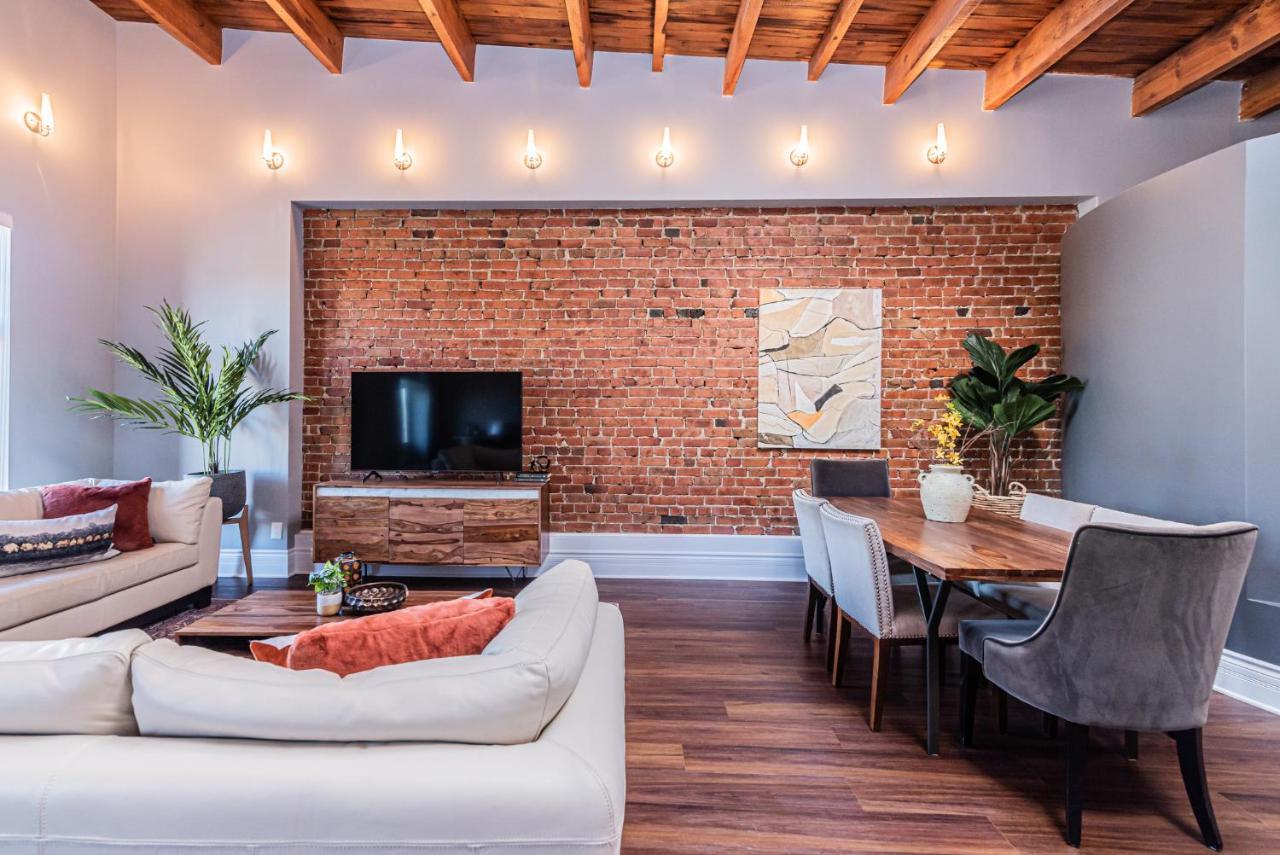 Family Friendly 3-Bedroom Beauty In Le Plateau By Denstays Монреаль Экстерьер фото